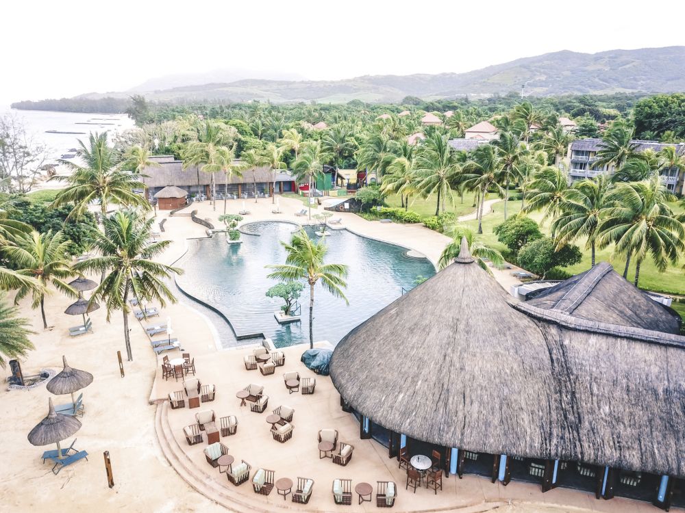 Outrigger Mauritius Beach Resort 5*