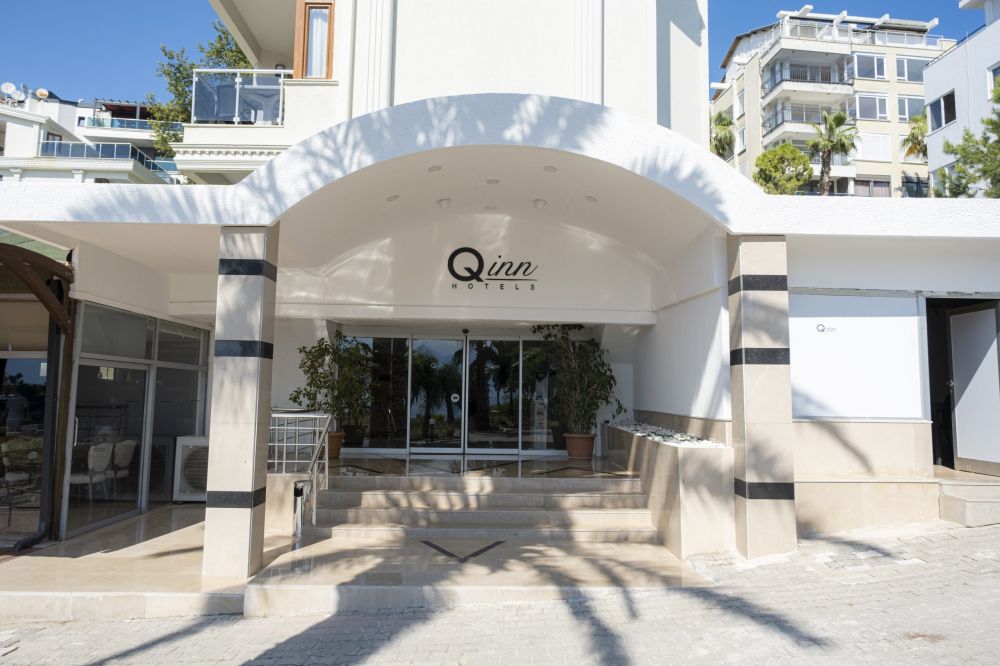 Qinn Hotel 