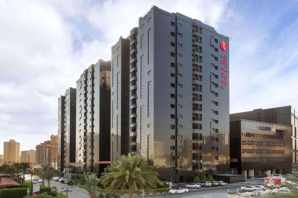 Ramada Hotel & Suites Ajman 4*