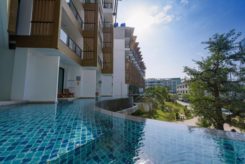 The Lunar Patong 4*