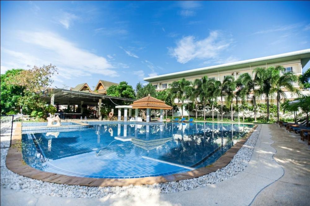 Blue Beach Grand Resort And Spa (ex. Chalong Beach Hotel & Spa) 4*