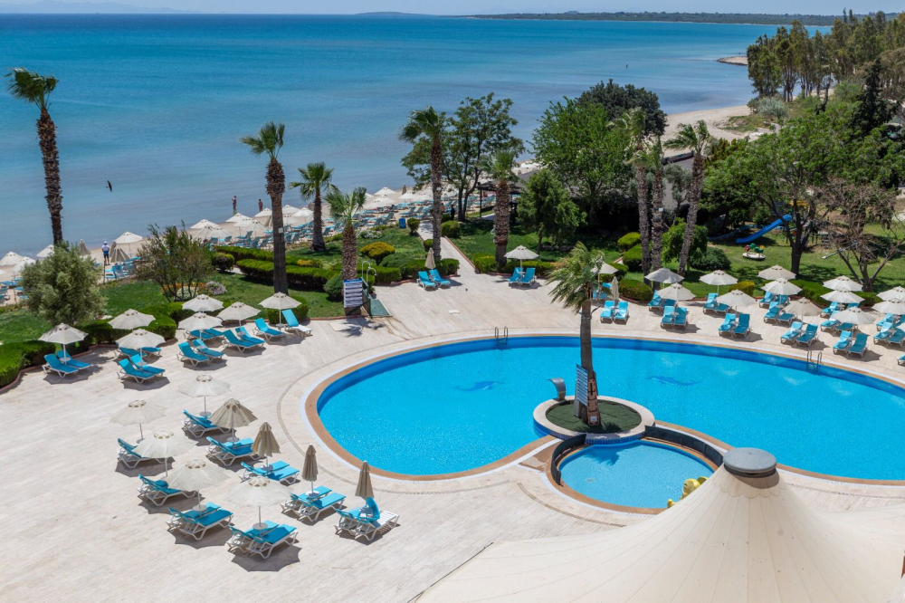 The Holiday Resort Hotel 4*