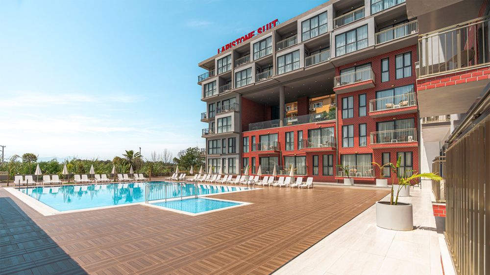 Laristone Suite & Spa 4*