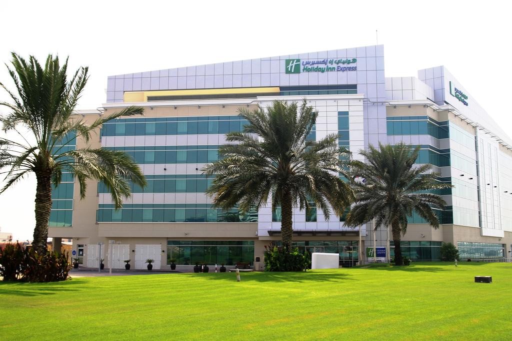 Holiday Inn Express Dubai Airport 2*