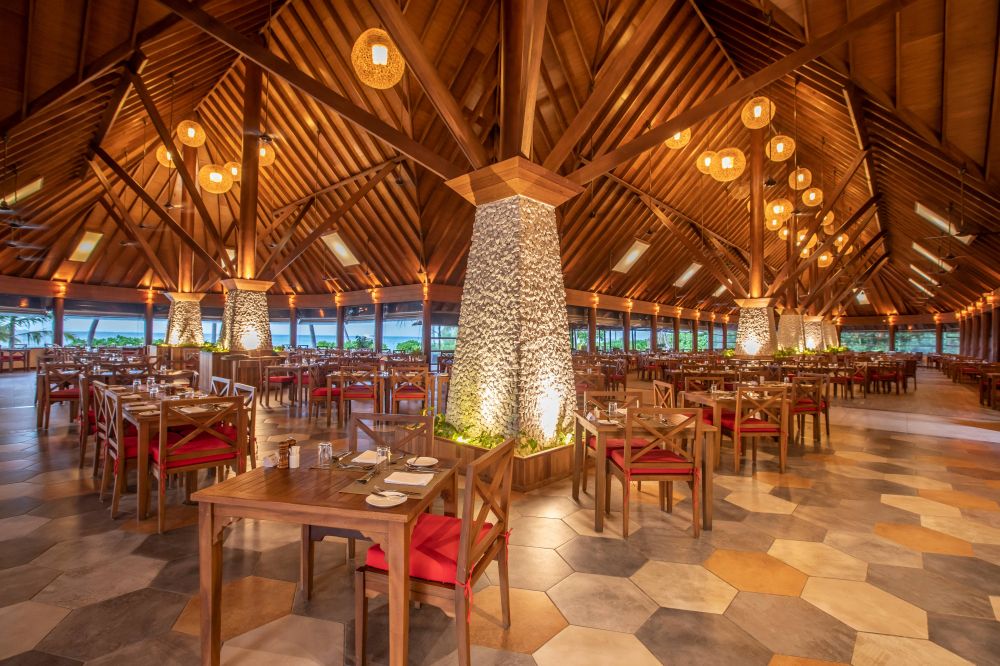 Reethi Faru Resort 4*