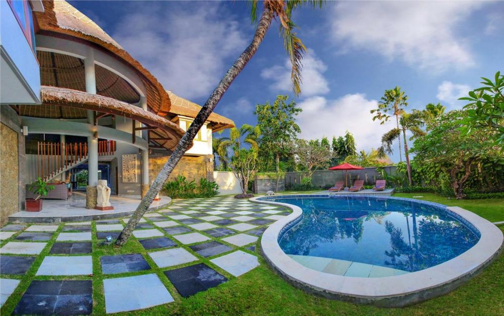 Abi Bali Resort and Villa 4*