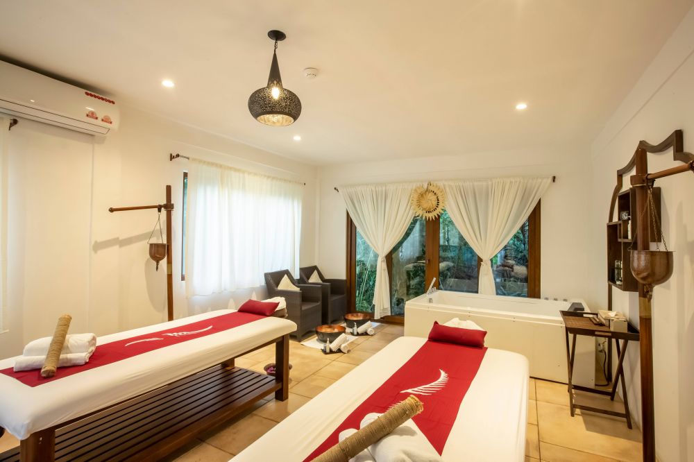 Reethi Faru Resort 4*