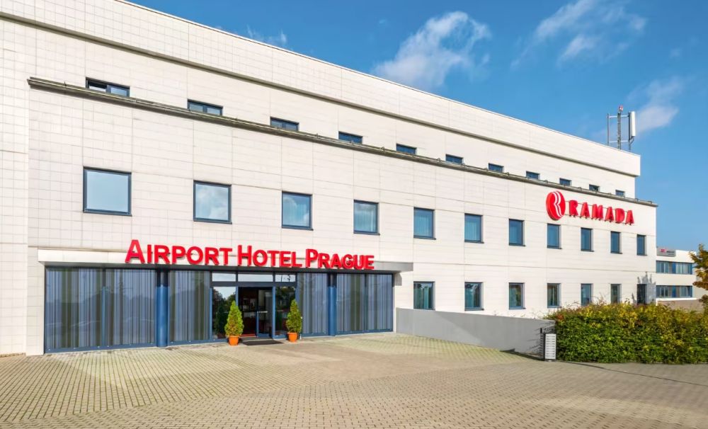 Ramada Airport Prague 4*