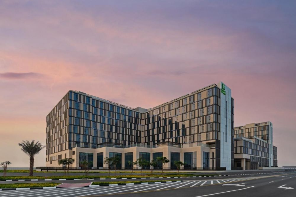 Staybridge Suites Dubai Al Maktoum Airport Hotel 4*