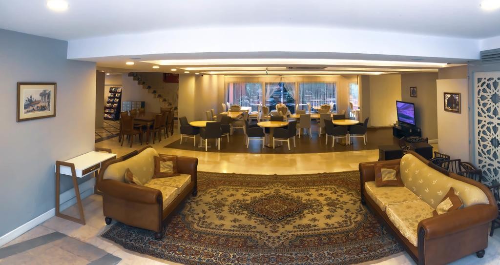 Albatros Premier Hotel 4*