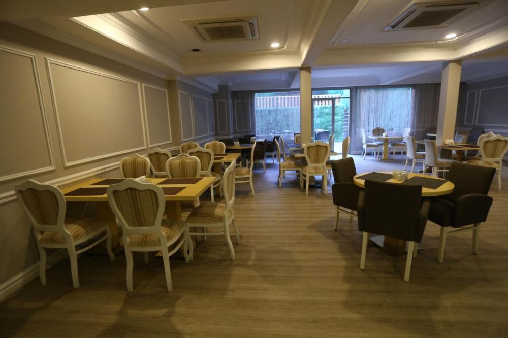 Albatros Premier Hotel 4*