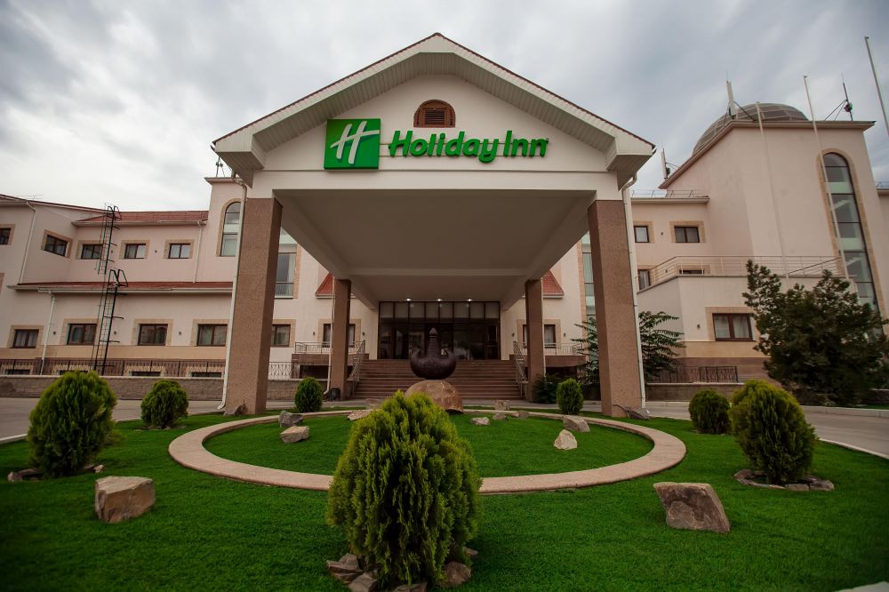 Holiday Inn Aktau SeaSide 4*