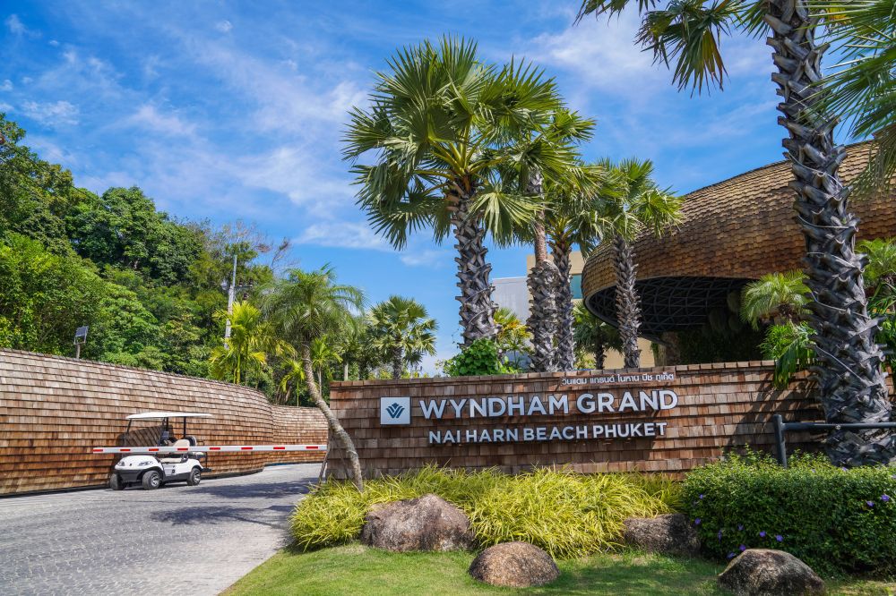 Wyndham Grand Nai Harn Beach Phuket 5*