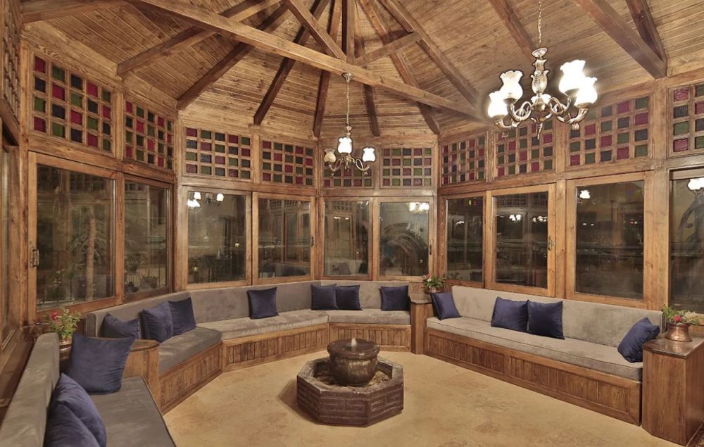 Royal Stone Houses 3*