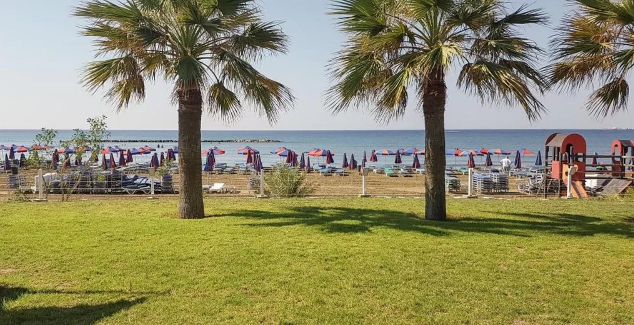 Radisson Larnaca Beach Resort 5*