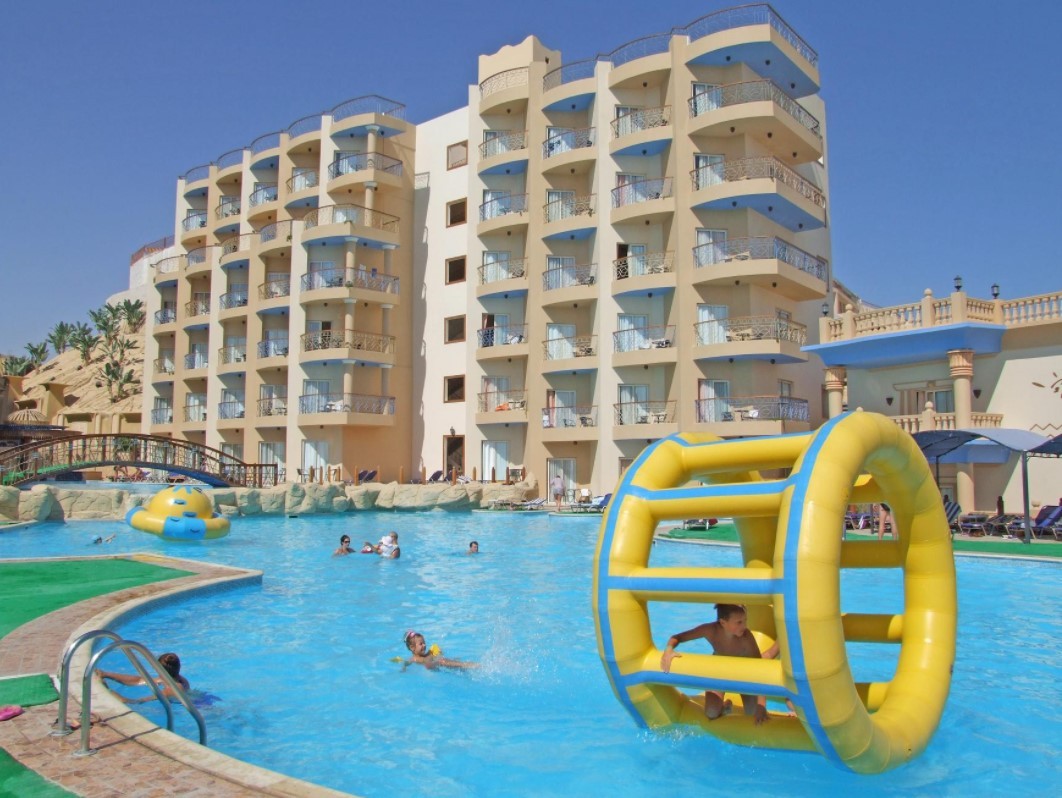 Sphinx Aquapark Beach Resort 4*