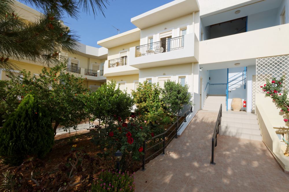 Fotis Studios Apartments 4*