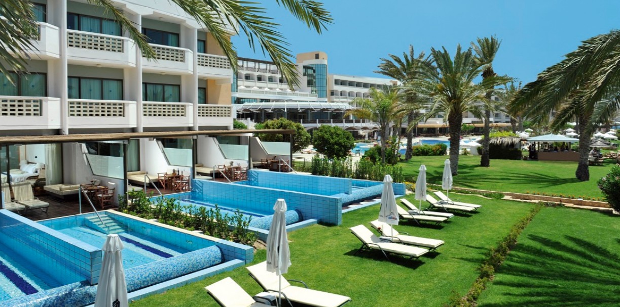 Athena Beach Hotel 4*