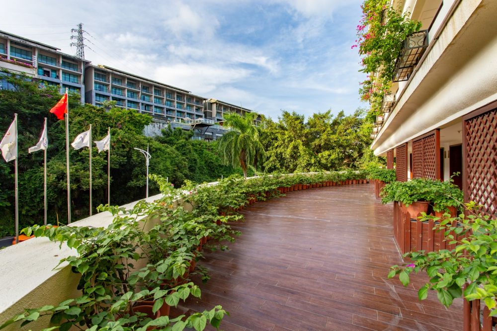 Sanya Yuhuayuan Seaview Hotel 4*