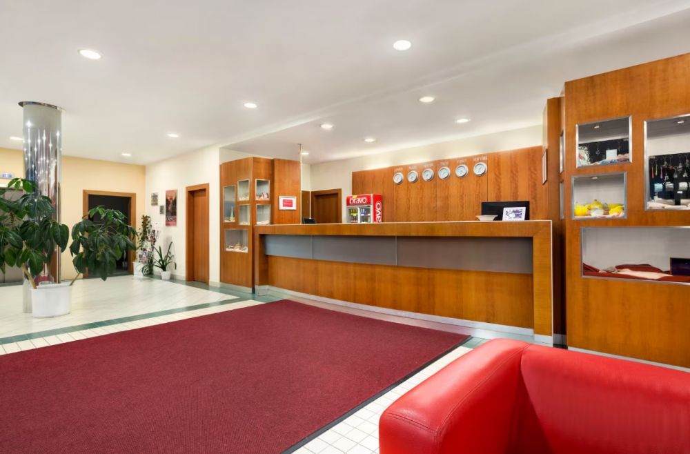 Ramada Airport Prague 4*