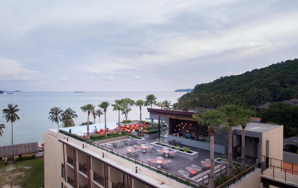 Bandara Phuket Beach Resort 4*