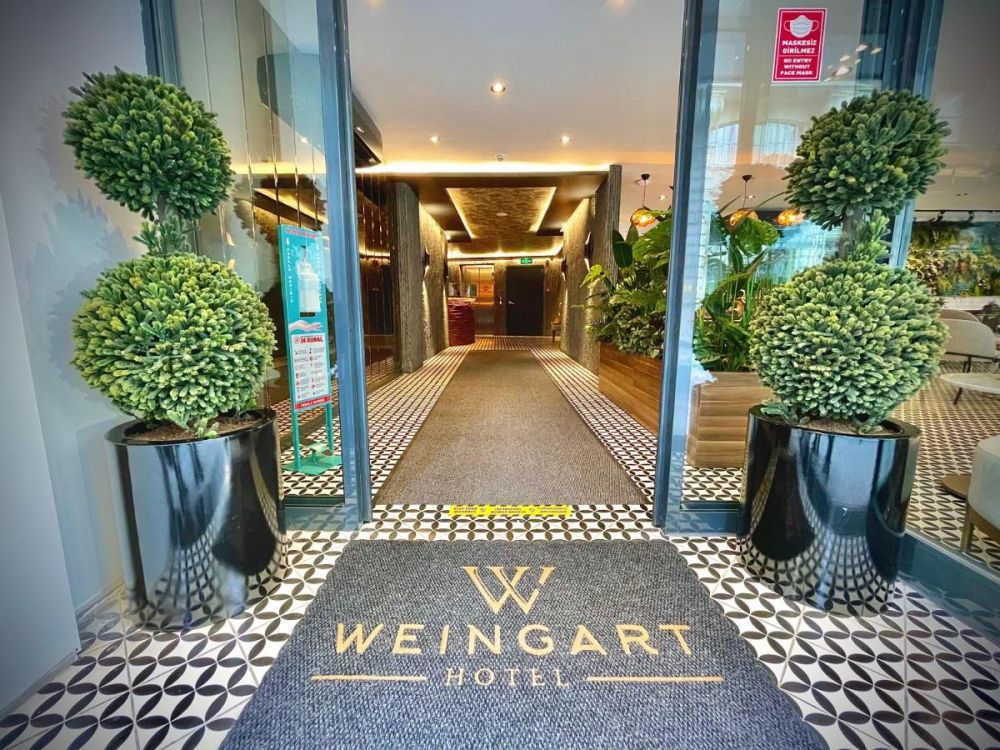 Weingart Hotel 4*