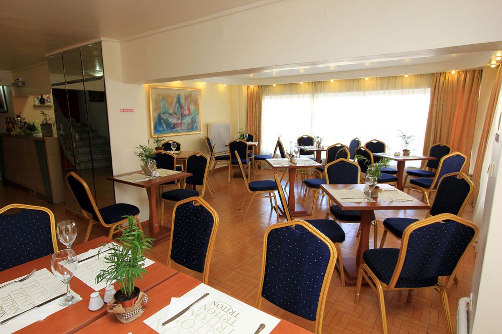 Triton Hotel Piraeus 3*