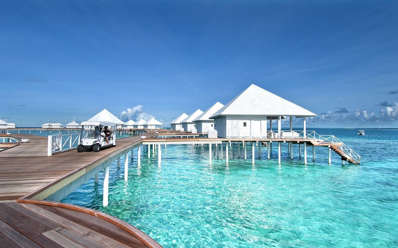 Diamonds Thudufushi Island 5*