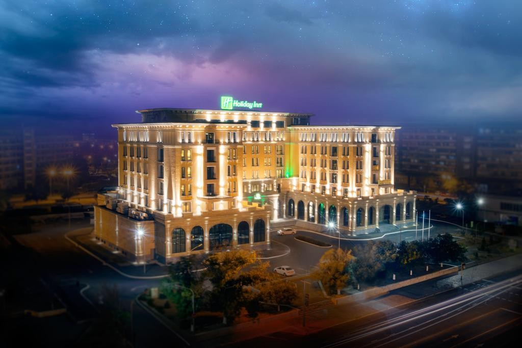 Holiday Inn Aktau 4*