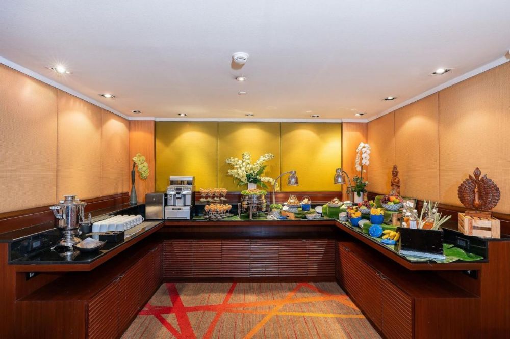 Holiday Inn Silom, Bangkok 4*