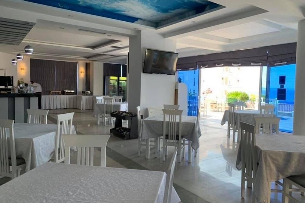 ALER Holiday inn Saranda 4*