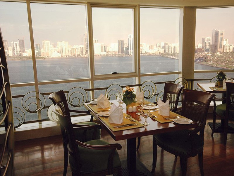 Golden Tulip Sharjah 4*