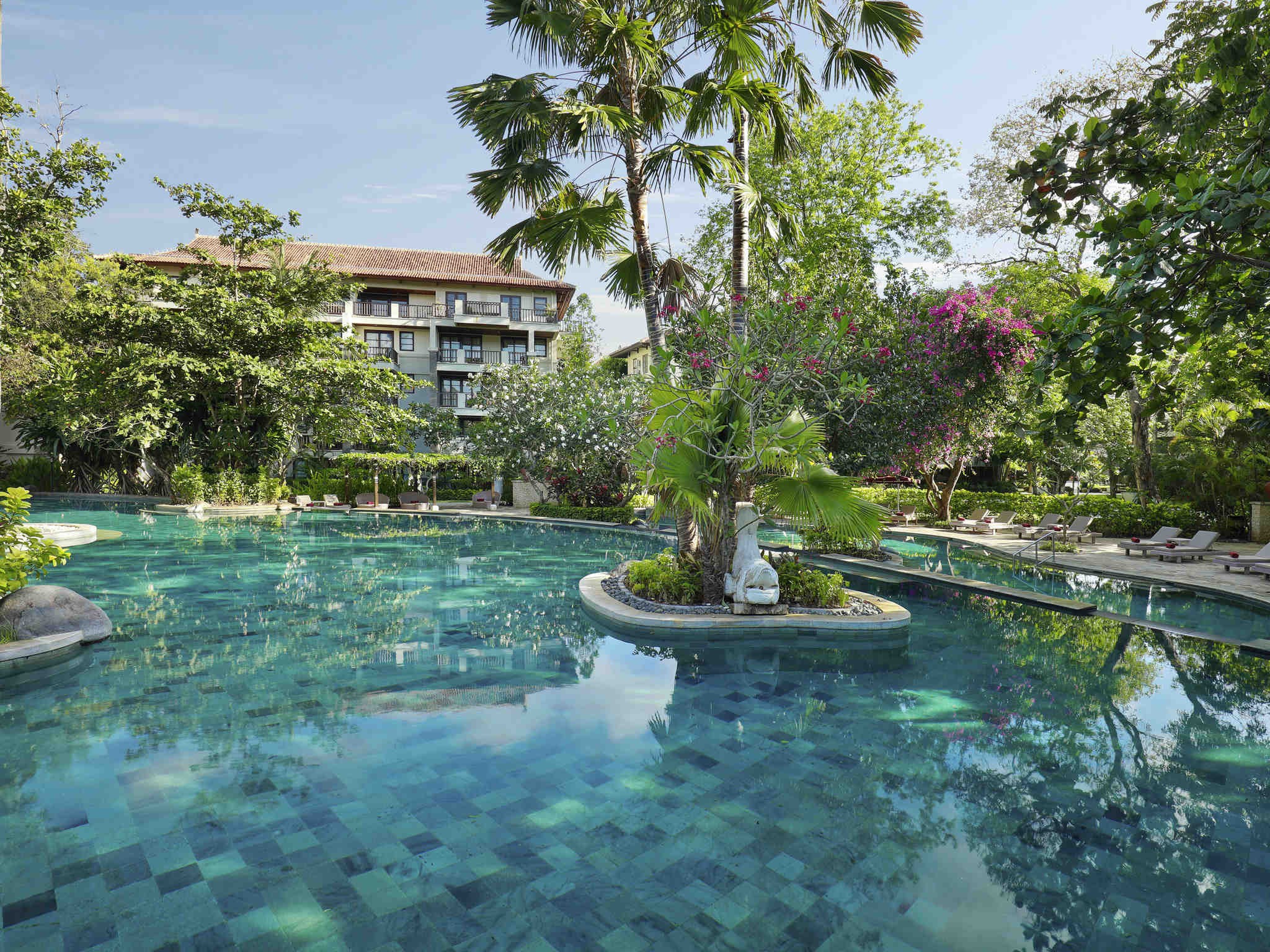 Novotel Bali Nusa Dua Hotel & Residences 4*