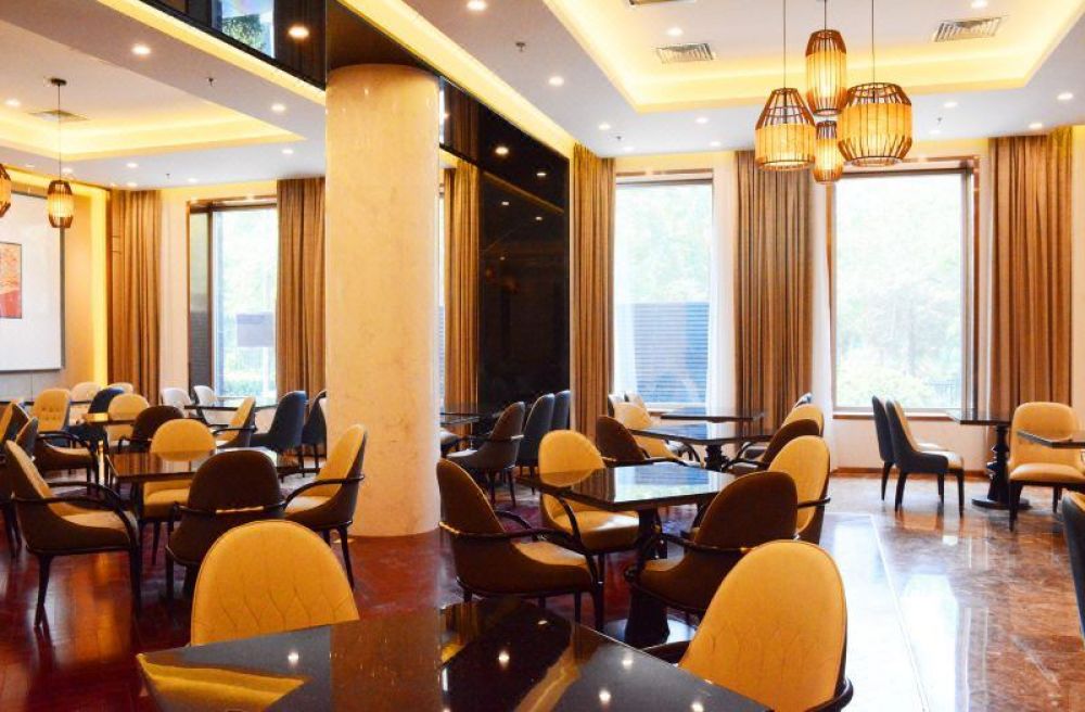 Feitian Hotel Beijing 4*