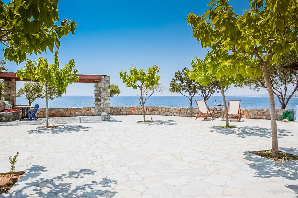 Paraktio Beach Apartments and Studios 3*