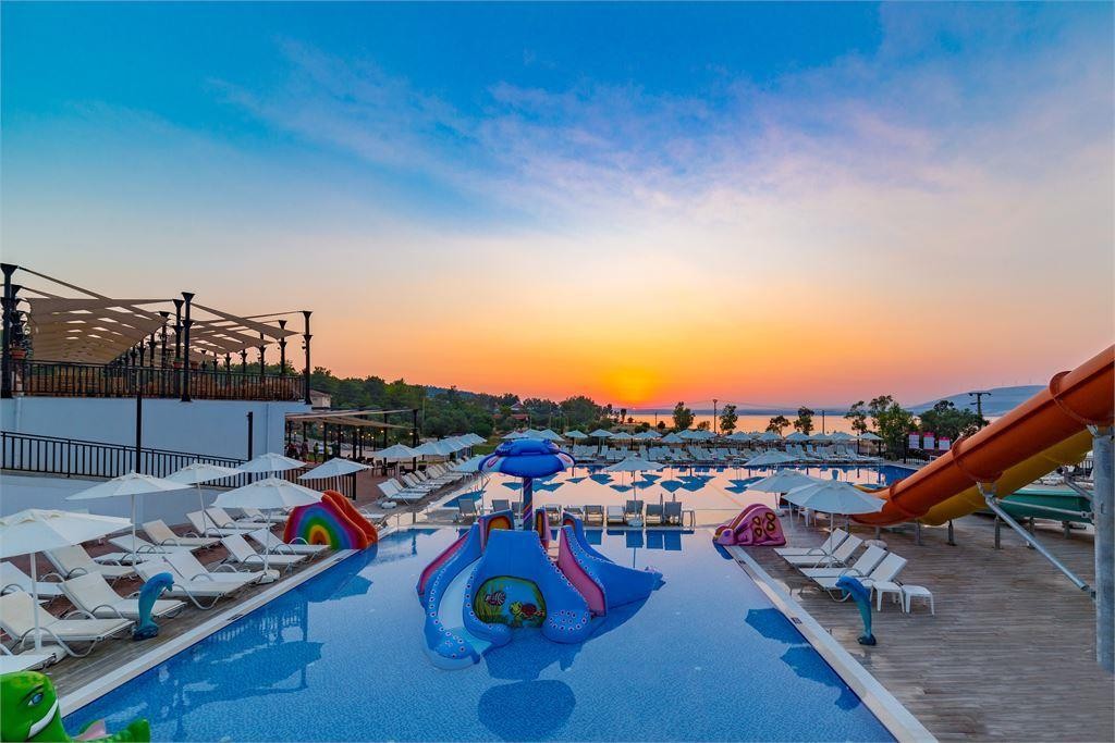 Ramada Resort Akbuk 5*