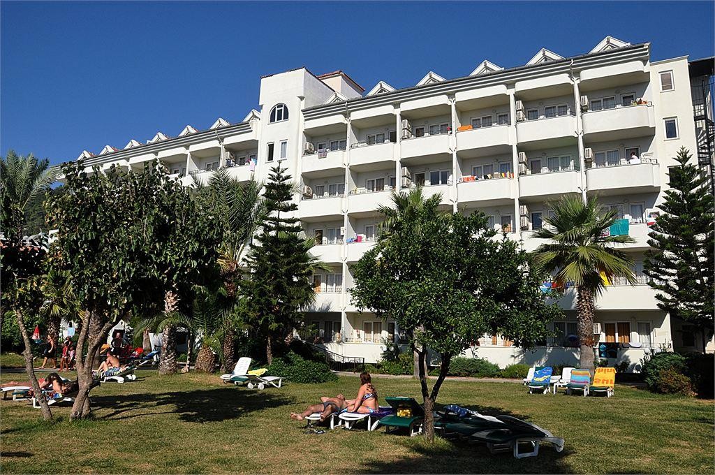 Pineta Club Hotel 4*