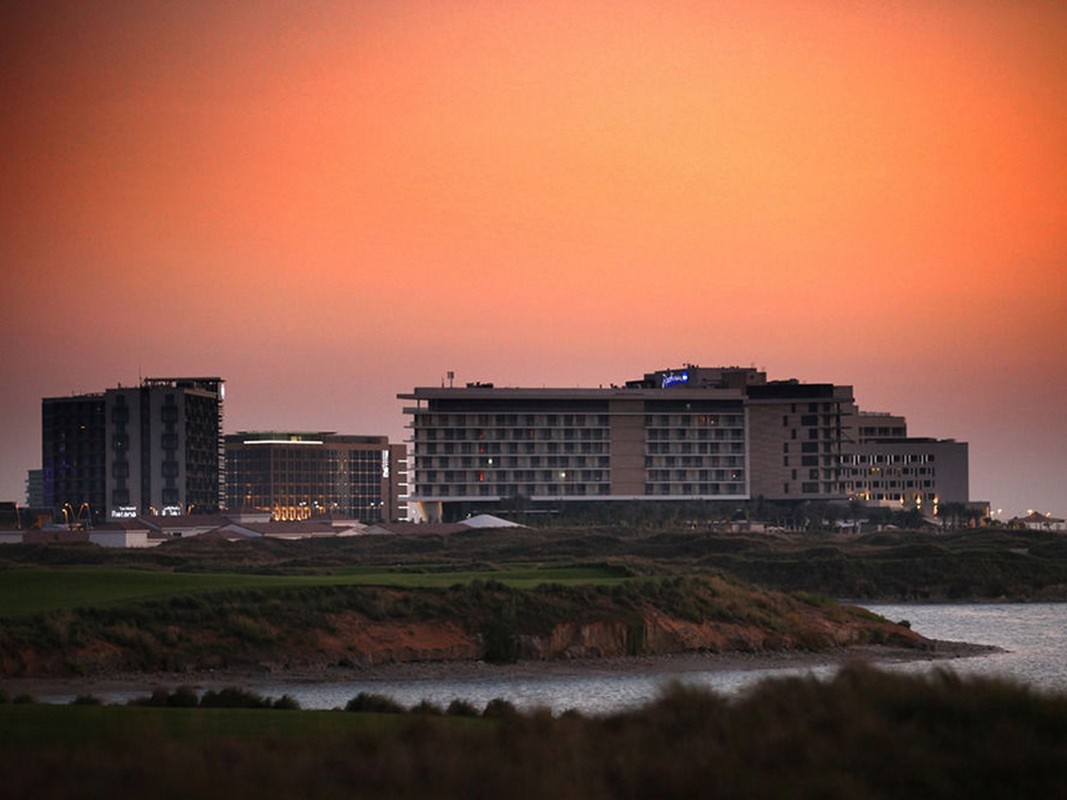 Radisson Blu Abu Dhabi Yas Island 4*