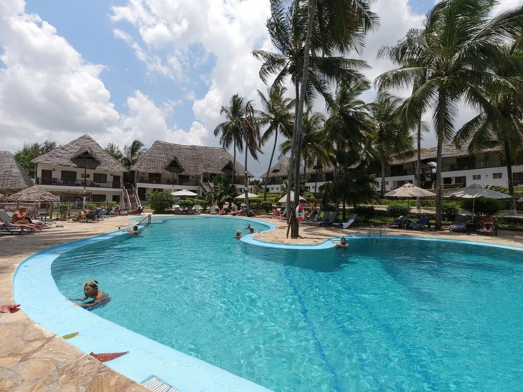 Paradise Beach Resort 4*