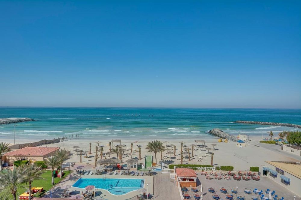 Ajman Beach Hotel 3*