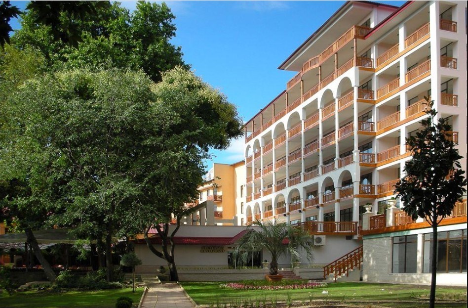 Estreya Residence 4*