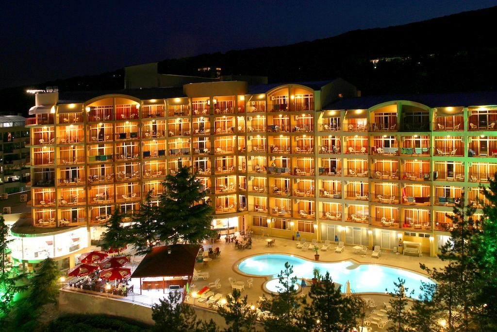 Luna Golden Sands 4*