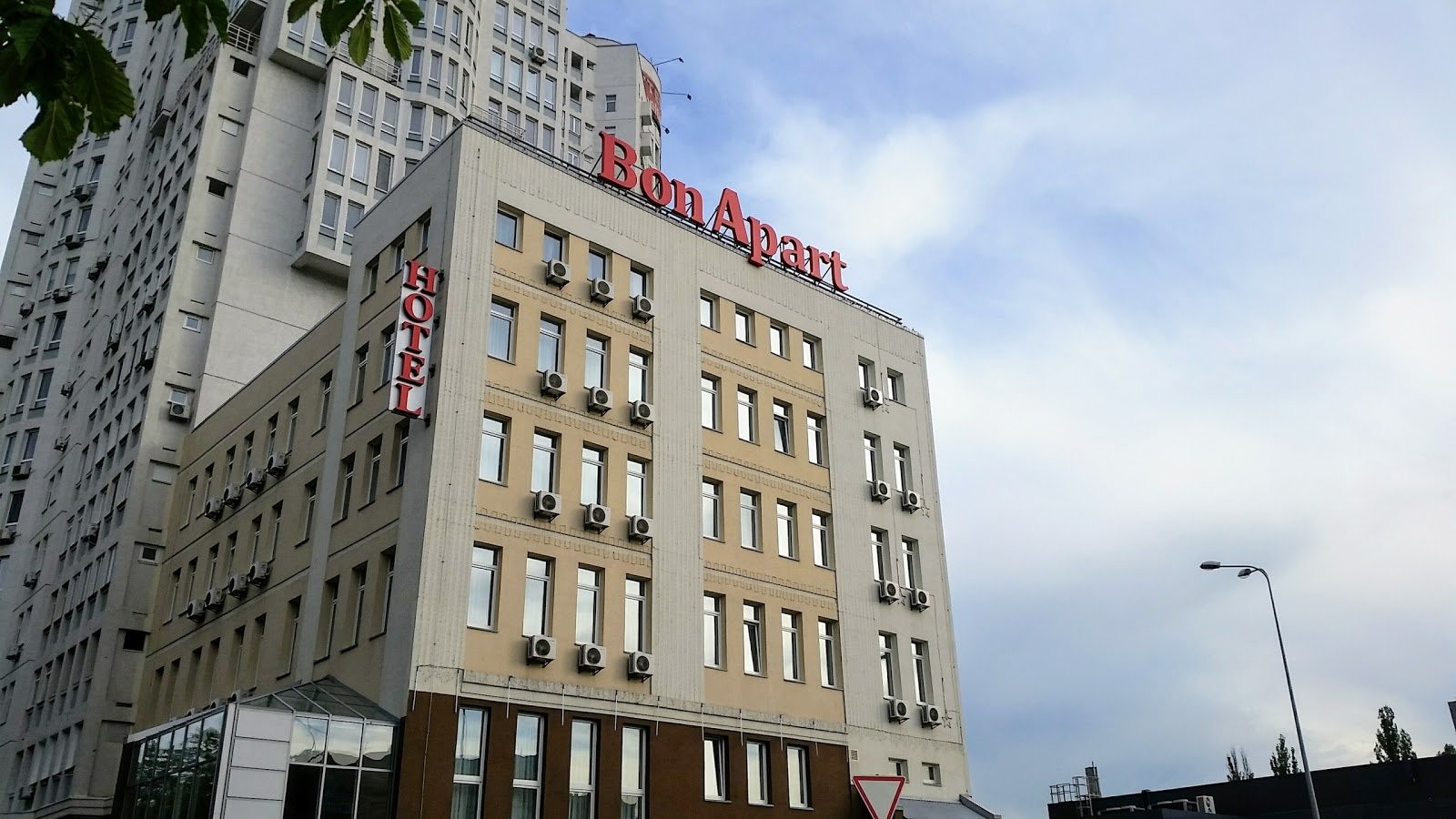 Bonapart Hotel & Apartments 1*