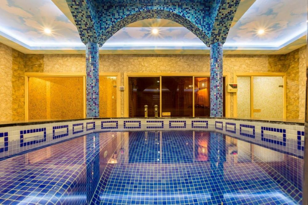 Renaissance Palace Baku 5*