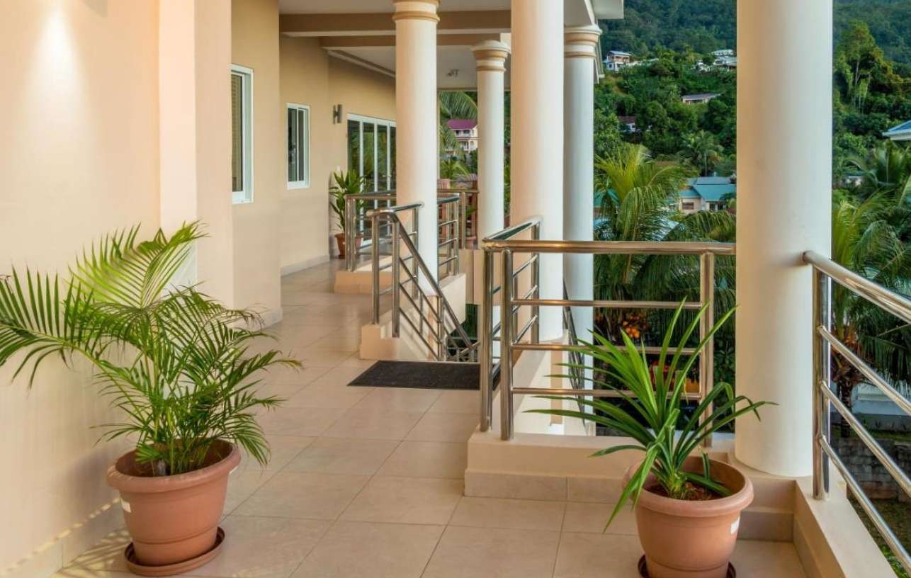 Tropical Hideaway Self Catering Apartments 3*