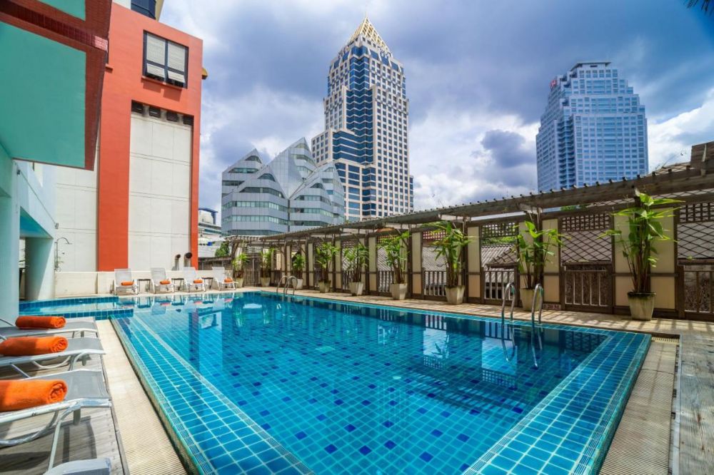 Bandara Suites Silom 4*