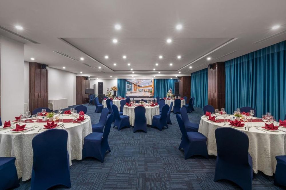 Canvas Danang Beach Hotel 4*
