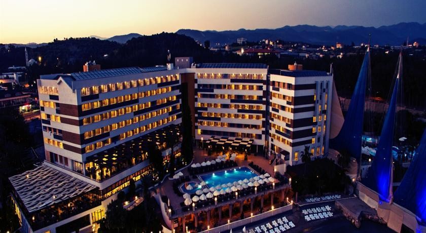 Adin Beach Hotel 5*