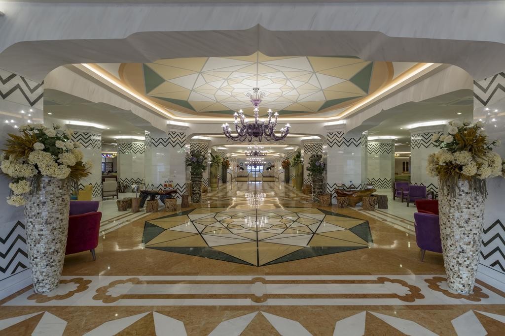 Royal Taj Mahal Hotel 5*