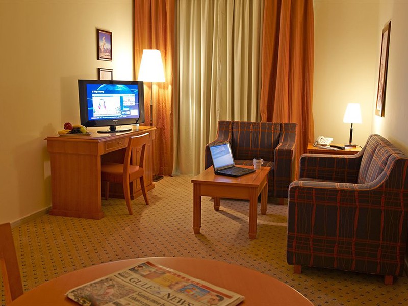 Golden Tulip Sharjah 4*